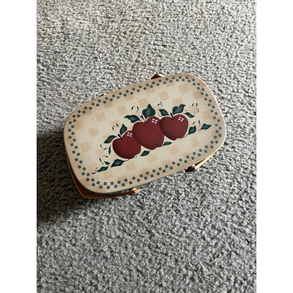 Vintage Country Apple Design Lidded Basket